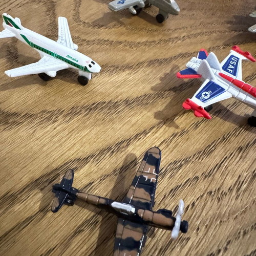 Airplane miniatures like new, collectible from the 90s, set of 7