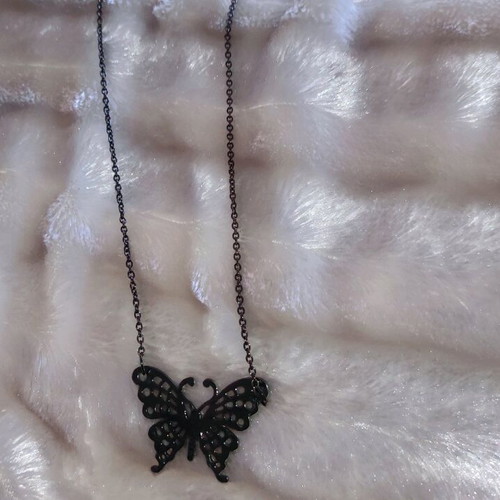 Butterfly women's necklace like new, silver set of 3 pieces