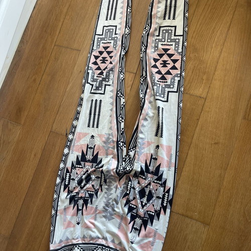 Peace And Chaos leggings like new, white and pink patterns