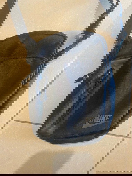 Nike tech τσαντάκι