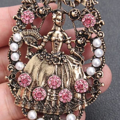 Vintage brooch with pink and white decorative stones like new