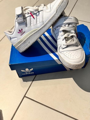 Adidas αθλητικά παπούτσια μεταχειρισμένα, μέγεθος 38,5, άσπρα