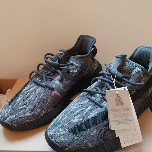 YZY BOOST 350 V2 Adidas athletic shoes new, size 46, black gray