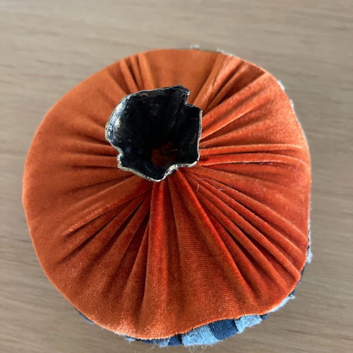 Mushroom decorative with jersey velvet and Varela bronze like new
