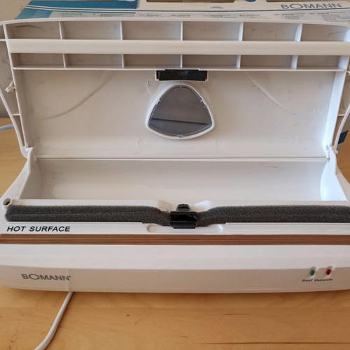 Sealing device for plastic bags like new
