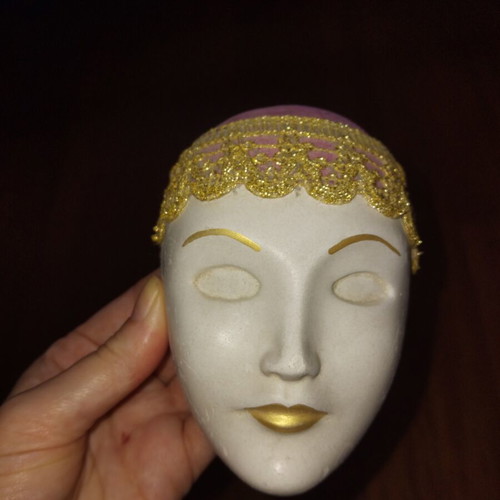 Hanging wall mask