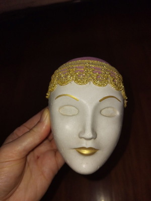 Hanging wall mask