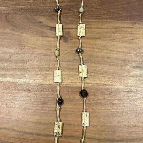 Long necklace with beads new