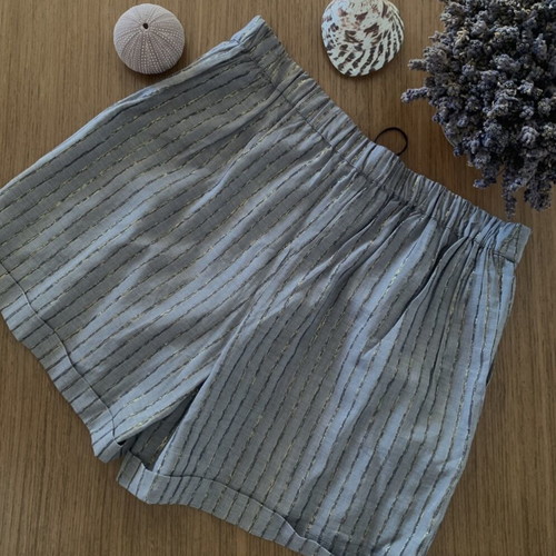 Philosophy shorts with gold stripe, grey