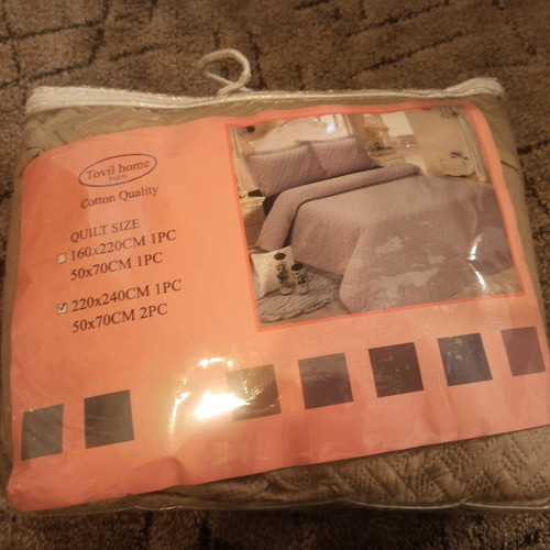 Thin quilt 220x240 cm new, beige with two pillowcases