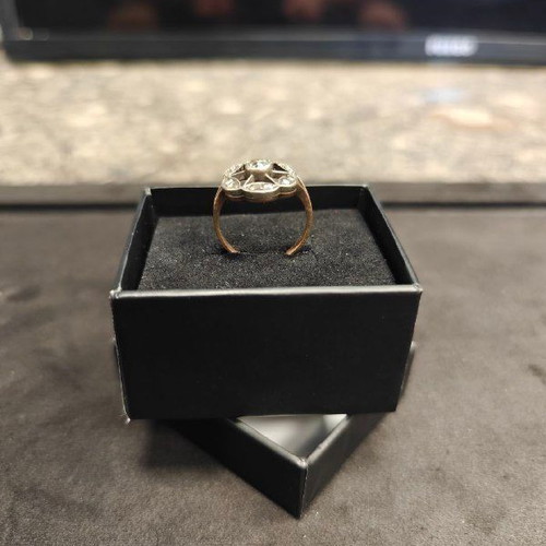 Antique gold ring with certified diamonds, like new