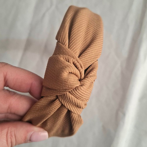 Elegant set of 2 velvet hairbands in nude and dusty rose
