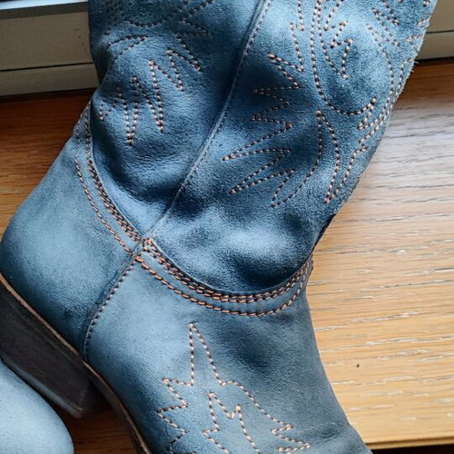 Cowboy suede boots blue with embroidery like new, size 39