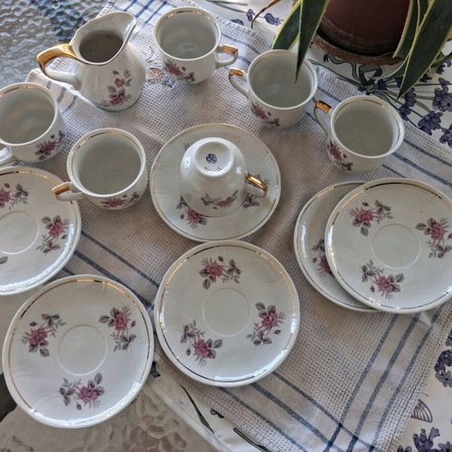 Tea cup set with pink roses and gold trim, brand new