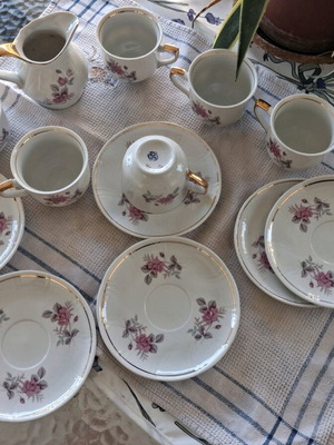 Tea cup set with pink roses and gold trim, brand new