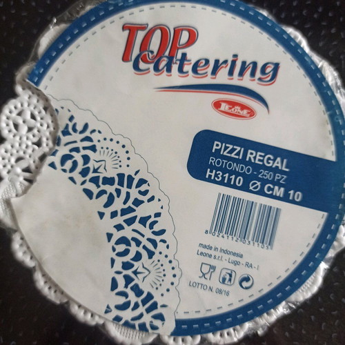 Decorative paper doilies like new