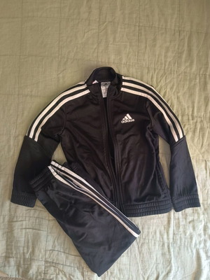 Adidas kids sportswear used size 4-5