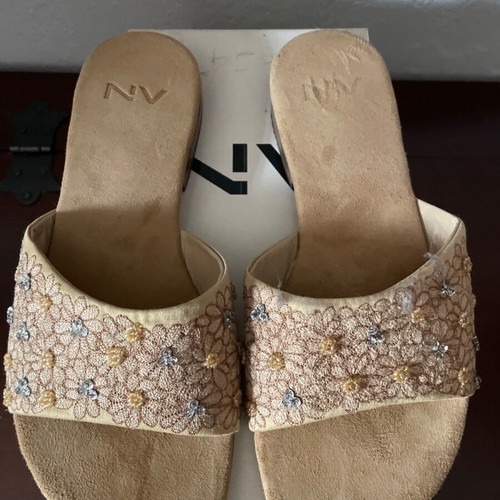 NV vintage slippers like new with embroidered flowers and rhinestones