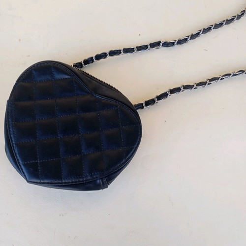 Quilted heart crossbody bag black like new with chain