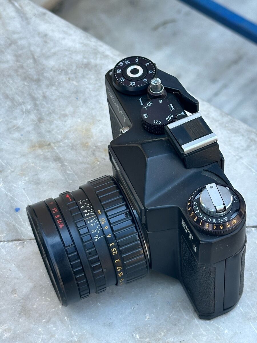 Zenit ET camera with Helios 44-2 58mm… - € 90,00 - Vendora.cy