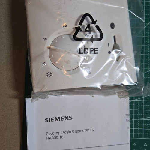 Siemens RAA30.16/GR room thermostat new with box and manual