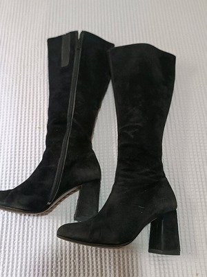 Black suede knee-high boots used, 8 cm heel, size 37