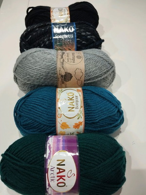Knitting yarn new, pack of 5 pieces
