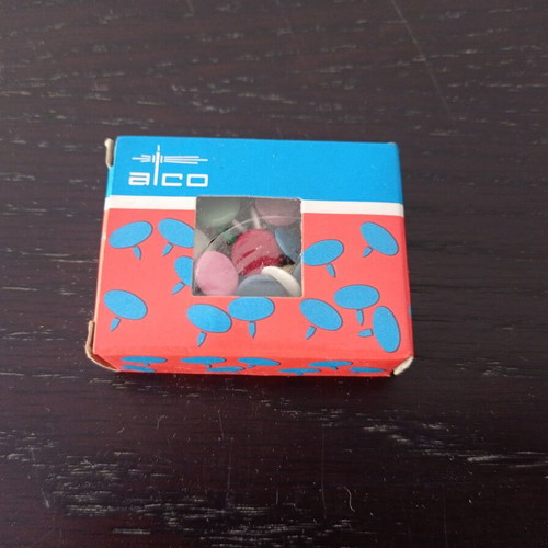 Push pins like new, 1 box