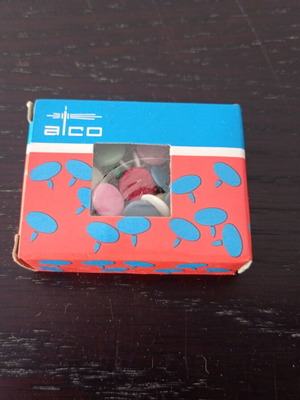 Push pins like new, 1 box