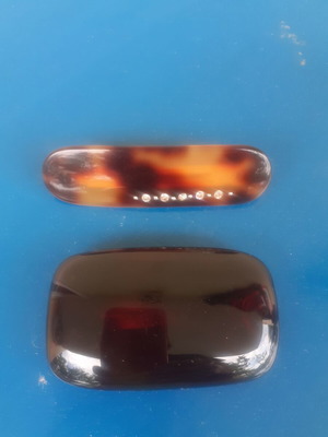 Quite Luxury Hair Clips set of 2, like new, beige and brown