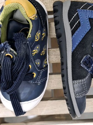 Children's shoes used, branded