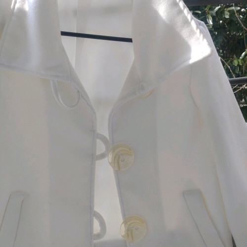 White jacket used, mid-length with 3/4 sleeves, 70% wool