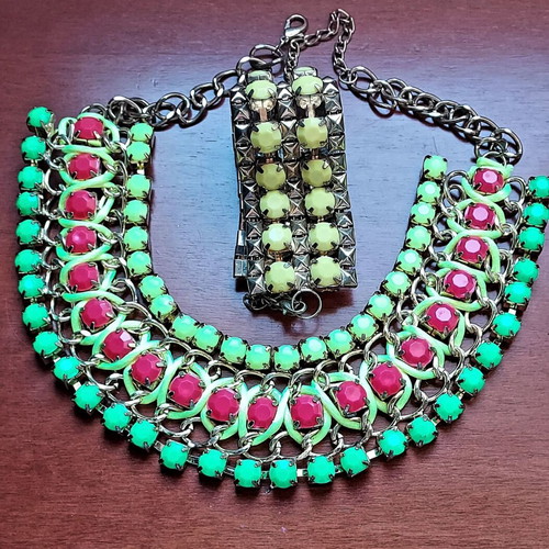 Choker with bracelet and multicolored glass stones like new