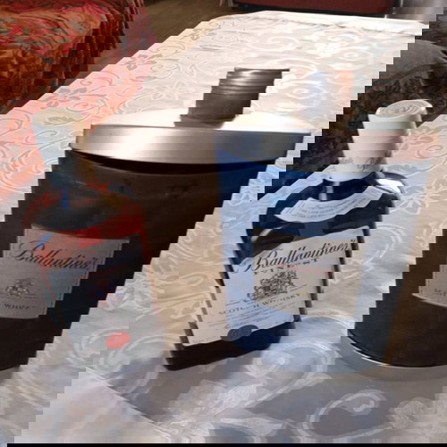 Ουίσκι Ballantines με μεταλλική θήκη καινούργιο πακέτο