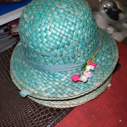 Simon hat new with decorative flowers