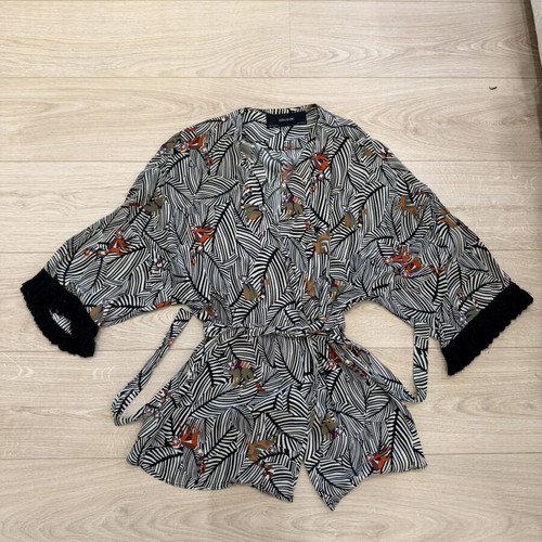 Zara kimono like new, black and white, size M
