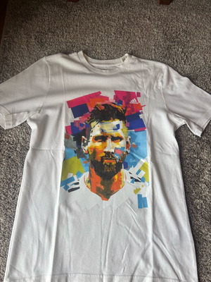 Messi Adidas T-shirt like new, authentic