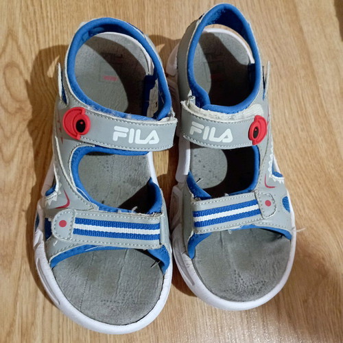 Fila Topaz Soft V Kids Sandals used, size 35, gray