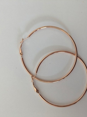 Women's hoop earrings used, rose gold color