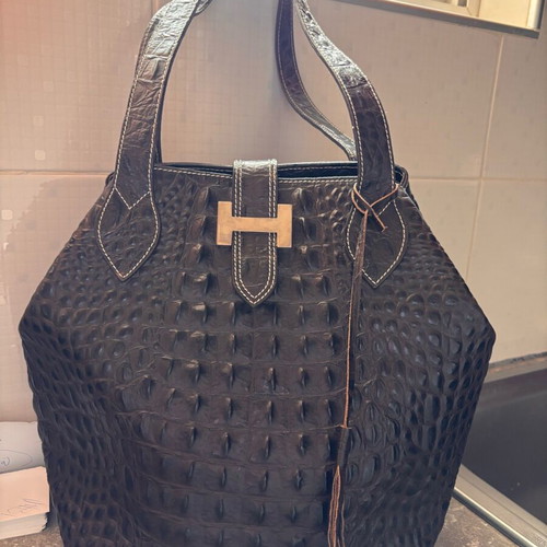Leather shoulder bag like new, crocodile pattern brown
