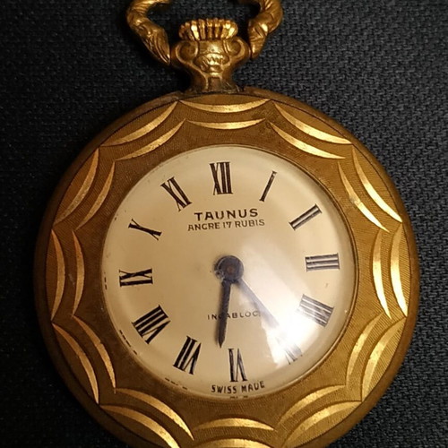 Taunus pocket watch like new, Swiss made, winding, 17 rubies