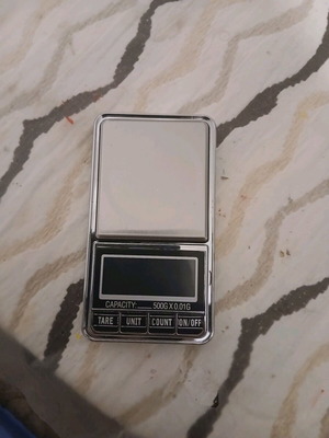 Rechargeable scale for small items