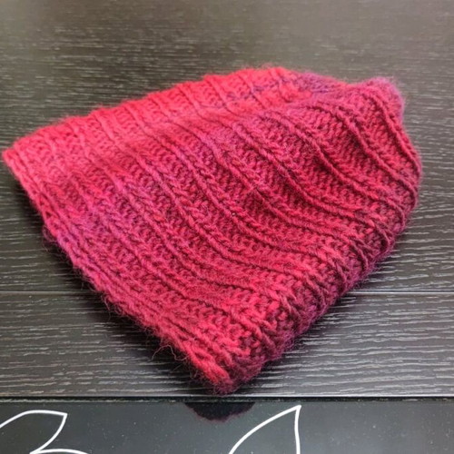Women's knitted handmade hat like new, size M