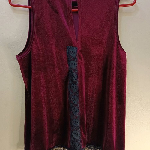 Velvet Top Bordeaux Anel Like New with Lace and Mock Neck