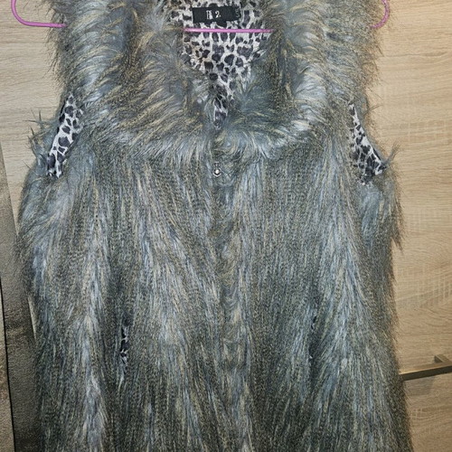 Sleeveless fur vest like new L/XL