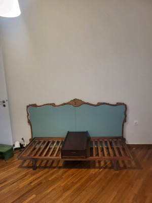 Καναπές κρεβάτι ξύλινος μεταχειρισμένος με κομοδίνο