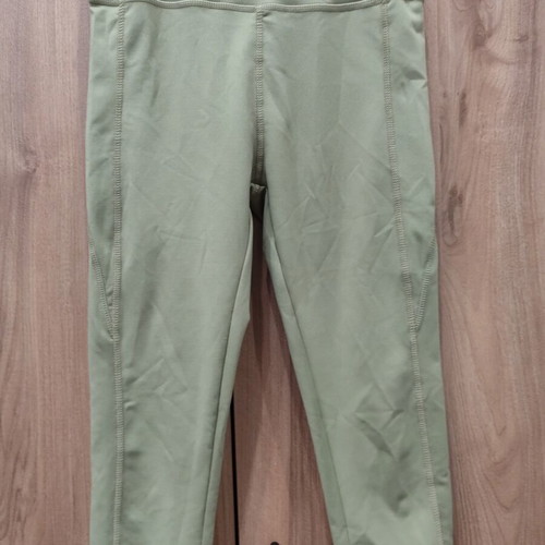 Capri 3/4 sage green sports leggings, size M