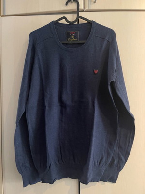 Explorer blue pullover size L like new