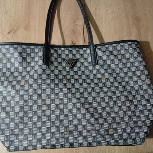 Guess large women's shoulder bag