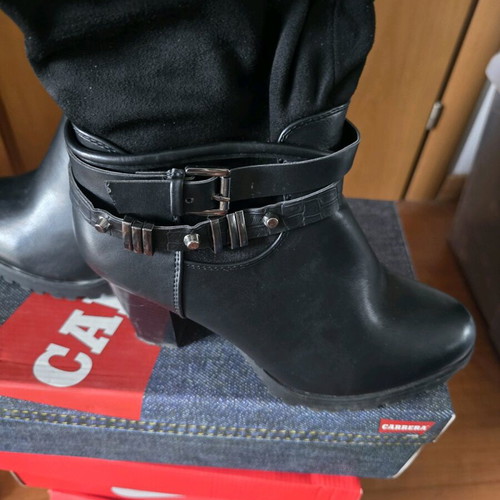 Boots below the knee like new, size 38, black and silver